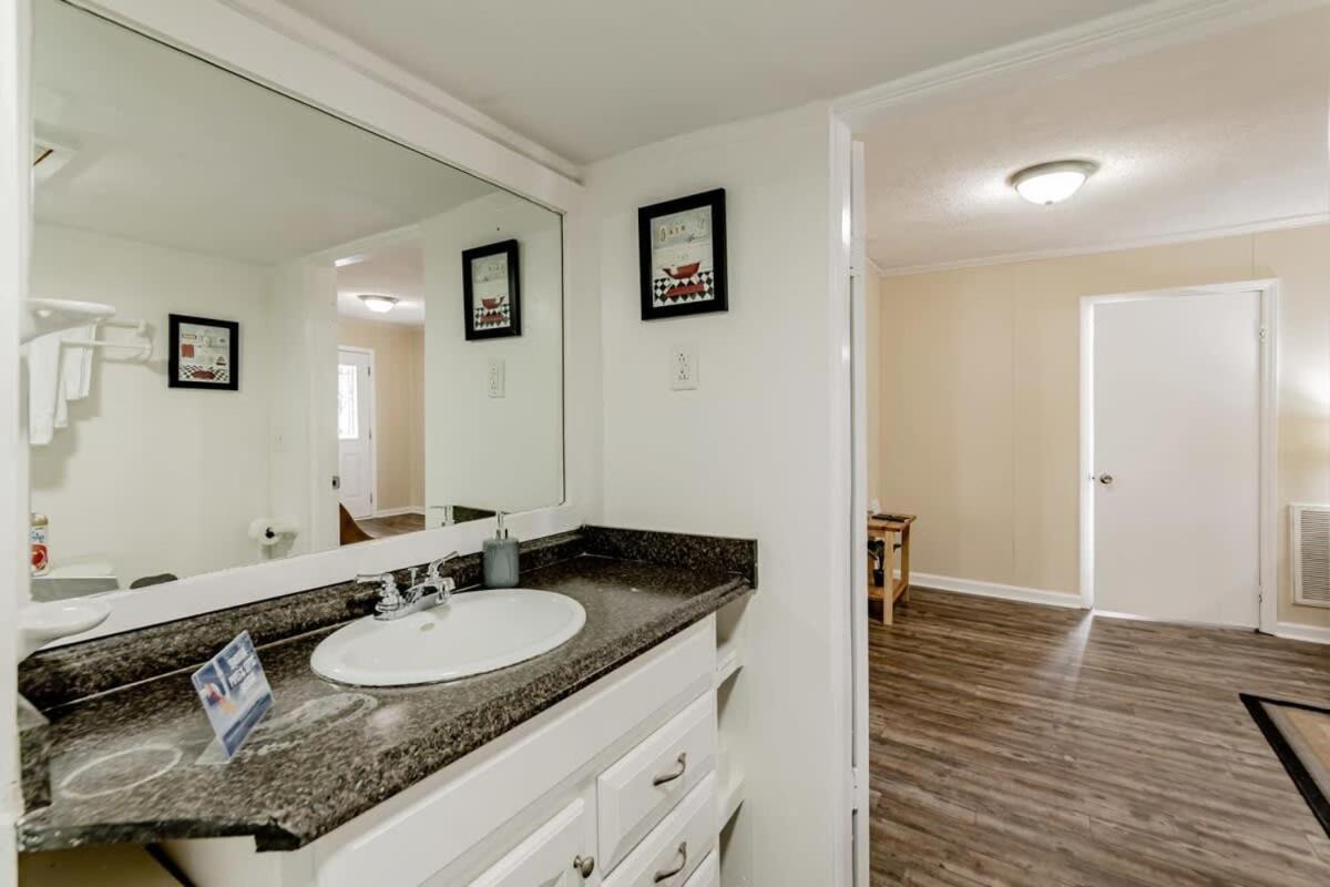 Adorable On Taylor-15 Mins To Downtown--- Front Unit Holiday home *