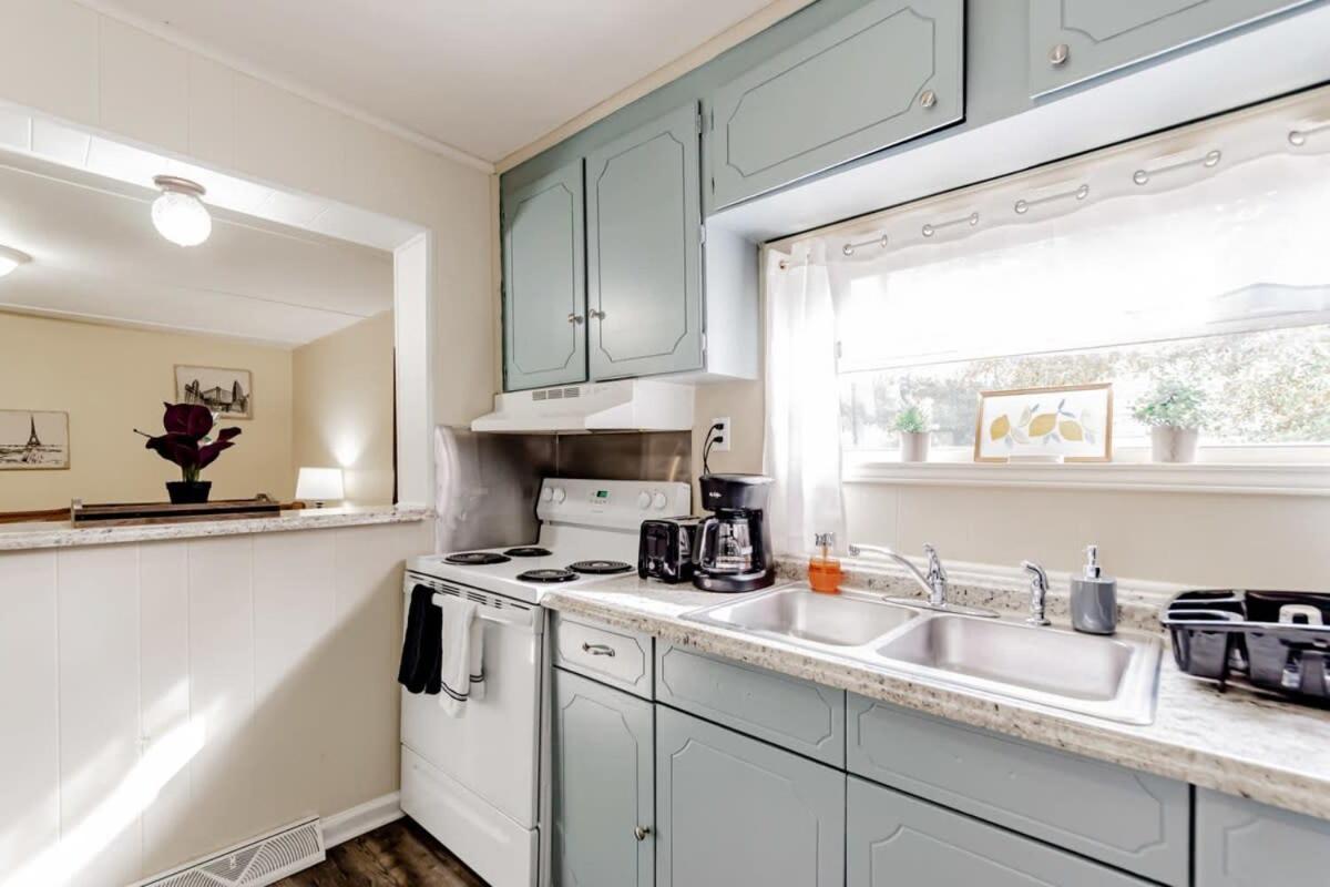 Holiday home Adorable On Taylor-15 Mins To Downtown--- Front Unit Columbia