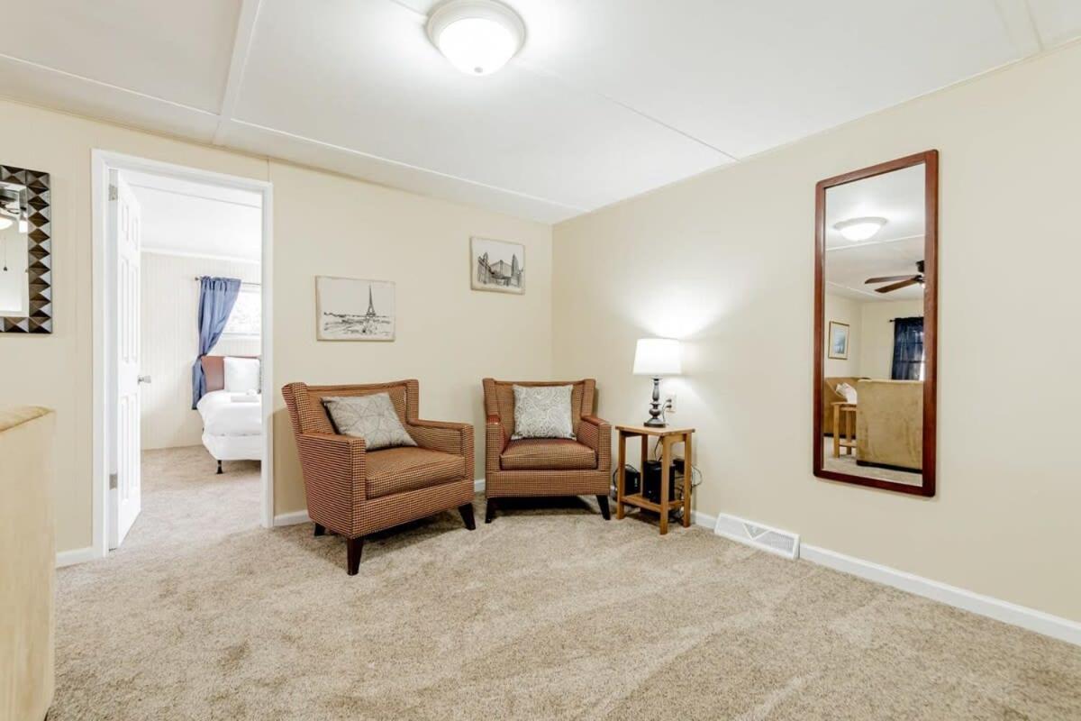 Holiday home Adorable On Taylor-15 Mins To Downtown--- Front Unit *