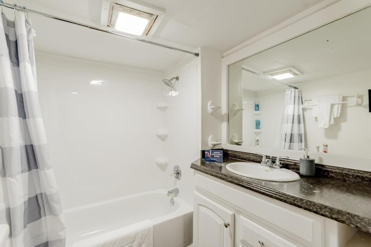 Adorable On Taylor-15 Mins To Downtown--- Front Unit Holiday home *