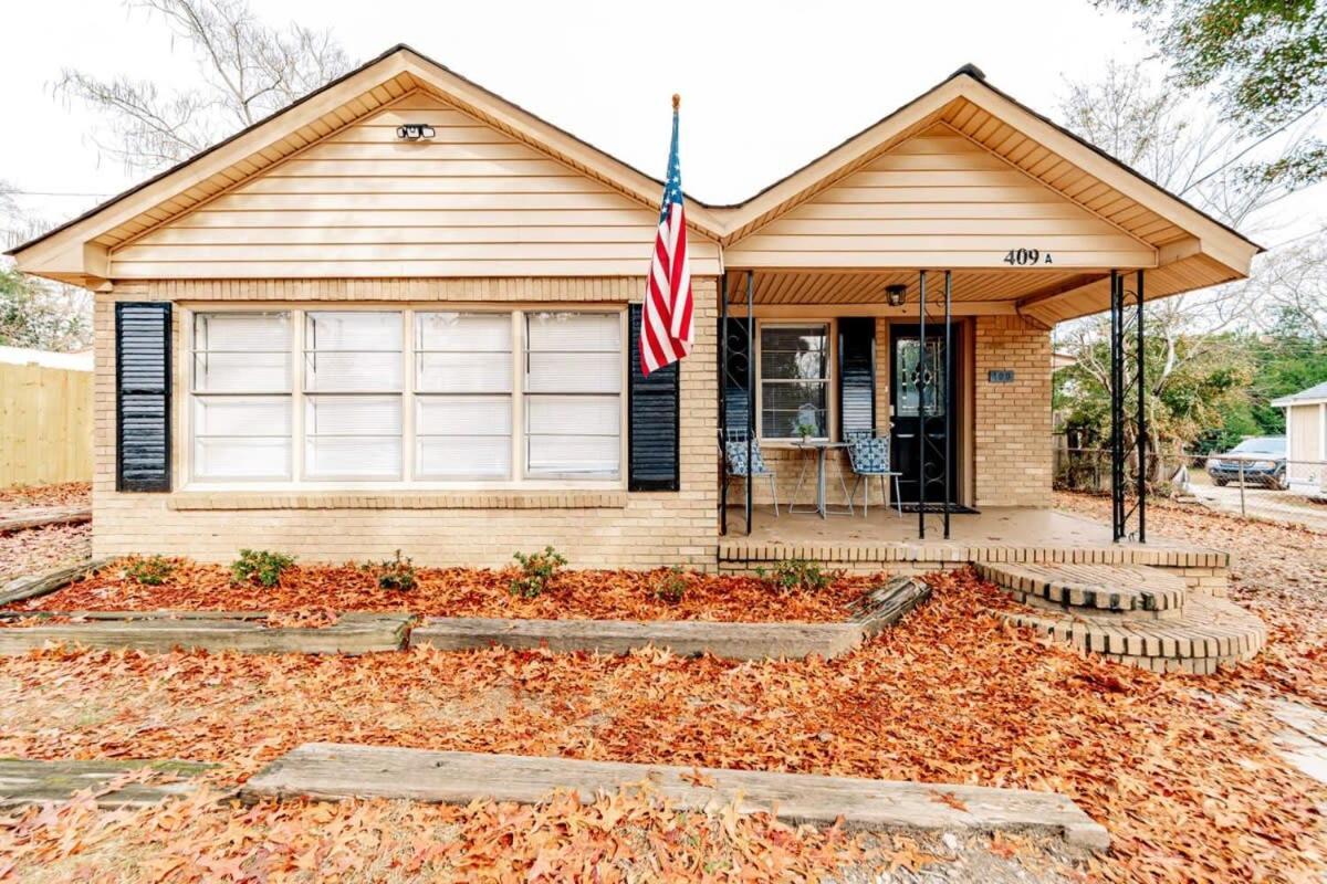 Holiday home Adorable On Taylor-15 Mins To Downtown--- Front Unit *