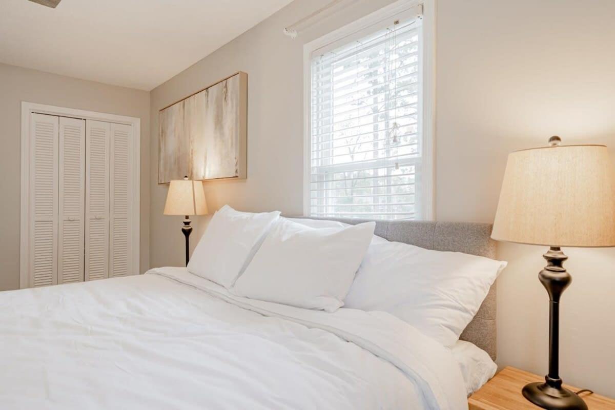 Fenced Yard 10 Mins To Murray Holiday home Columbia