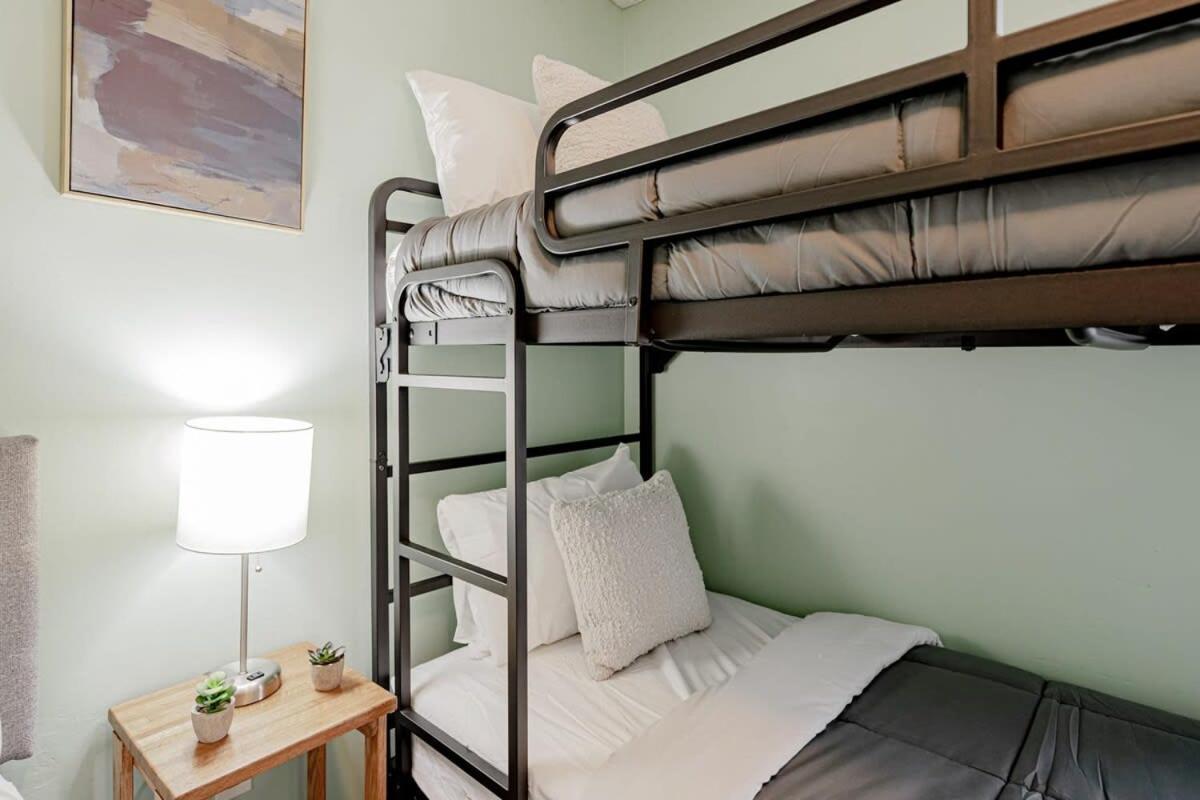 Close To Usc & Midtown-downtown - Newly Renovated