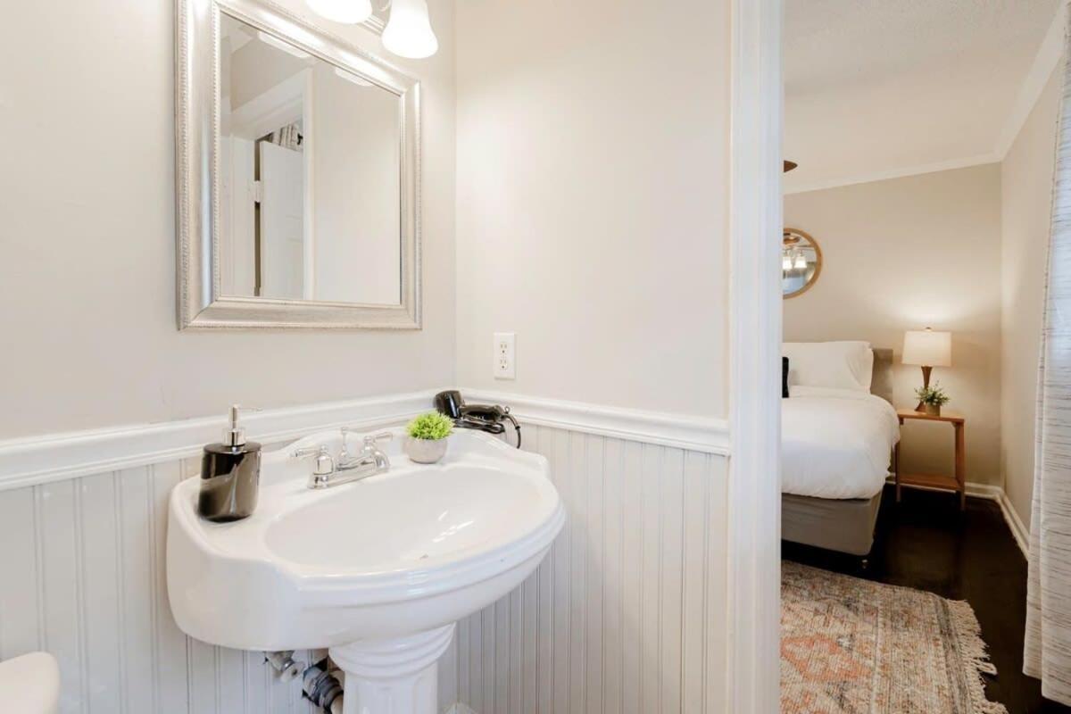 10 Min From Downtown - The Ronnie Runner * Columbia