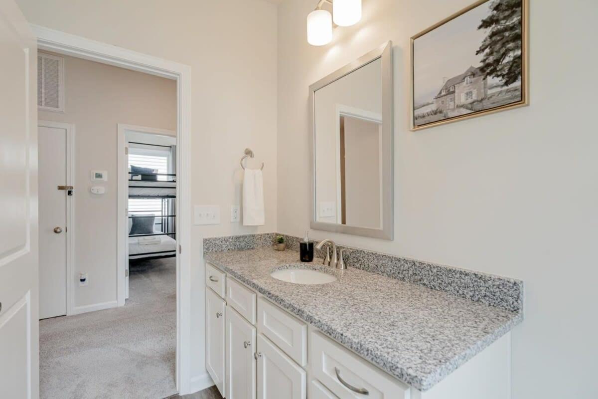 Holiday home Midtown Walking To Dining Elmwood Park Retreat *