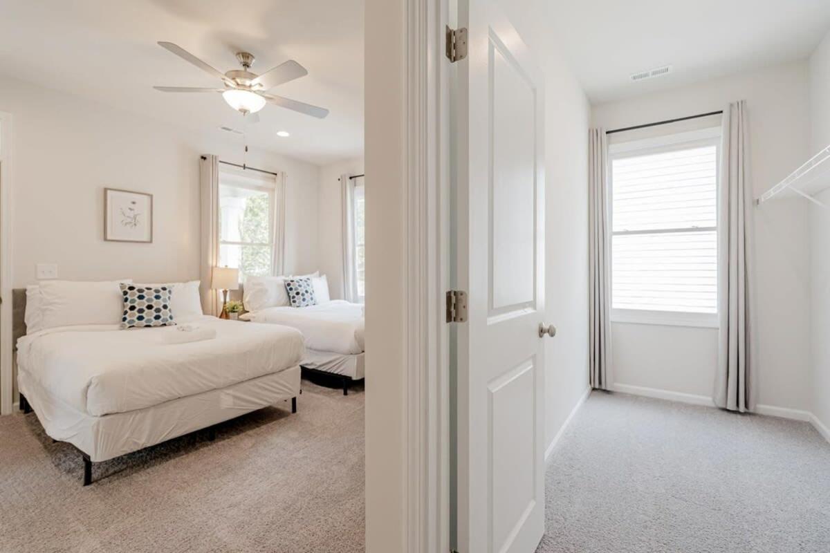 Holiday home Midtown Walking To Dining Elmwood Park Retreat *