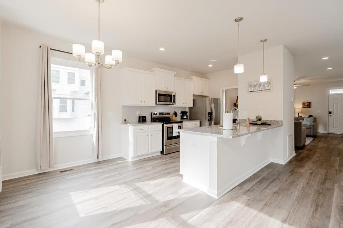 Midtown Walking To Dining Elmwood Park Retreat Holiday home *