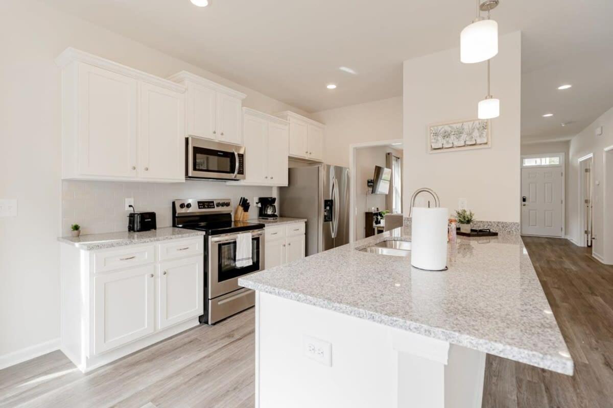 Holiday home Midtown Walking To Dining Elmwood Park Retreat *