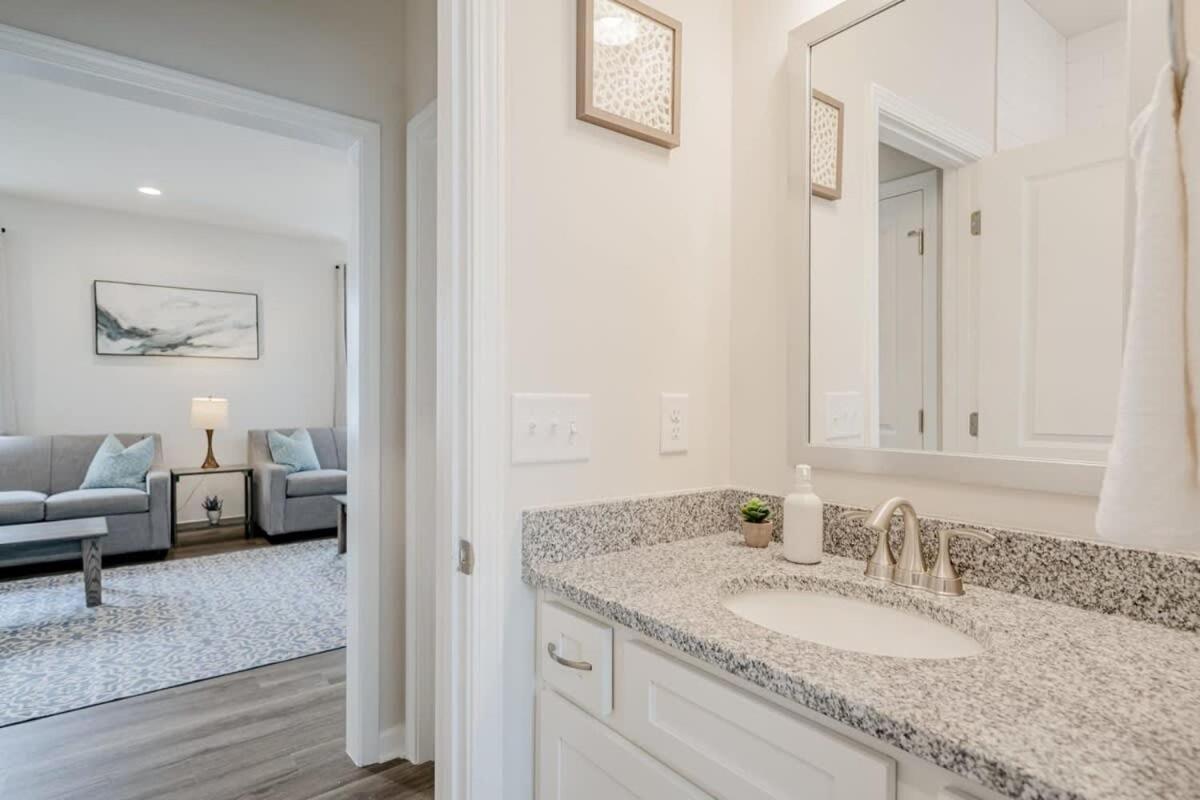 Holiday home Midtown Walking To Dining Elmwood Park Retreat *