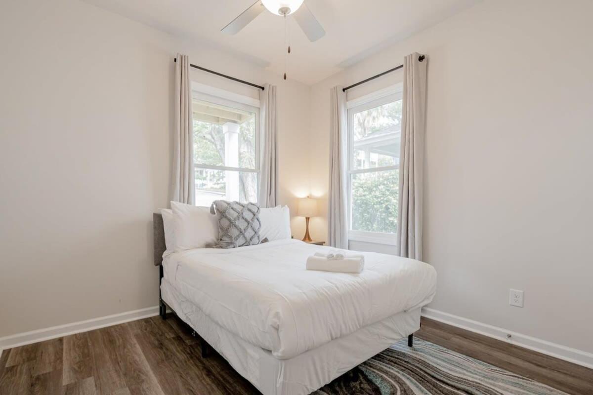 Midtown Walking To Dining Elmwood Park Retreat Holiday home *