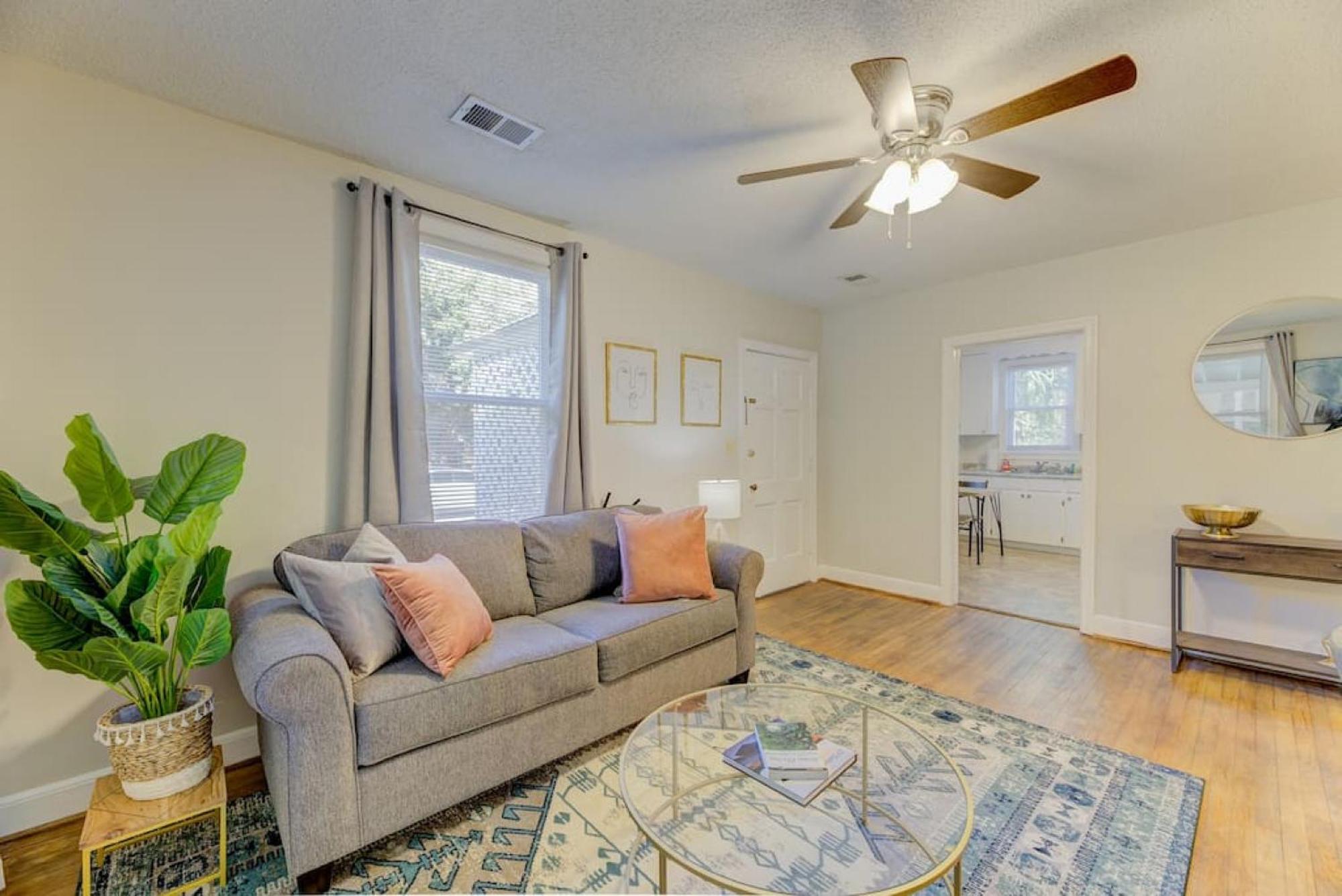 The Blue Belle - Pet Friendly Columbia