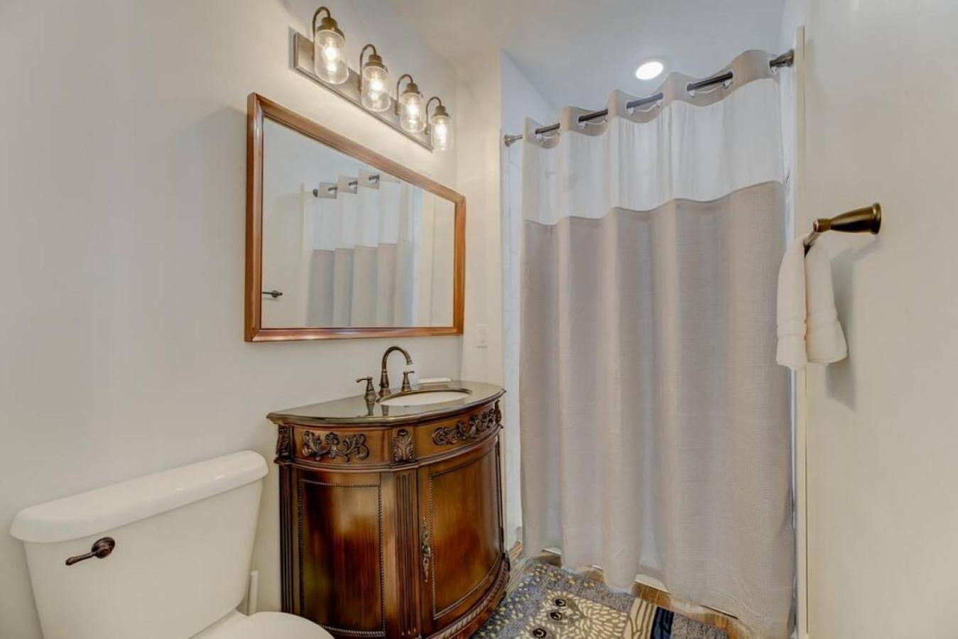 Peaceful 3br In Dt Holiday home Columbia