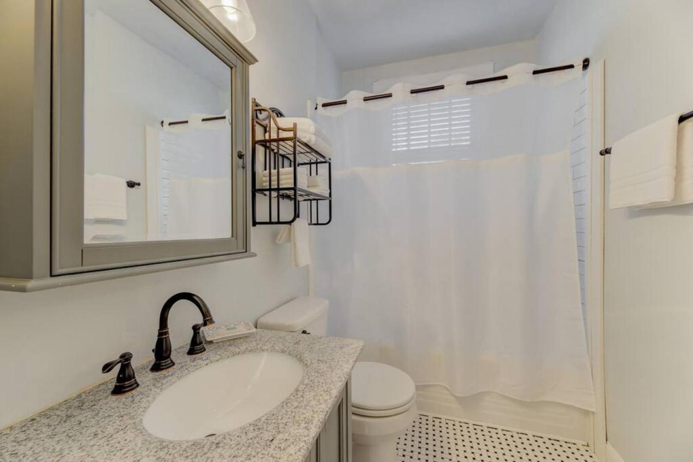 Peaceful 3br In Dt Columbia