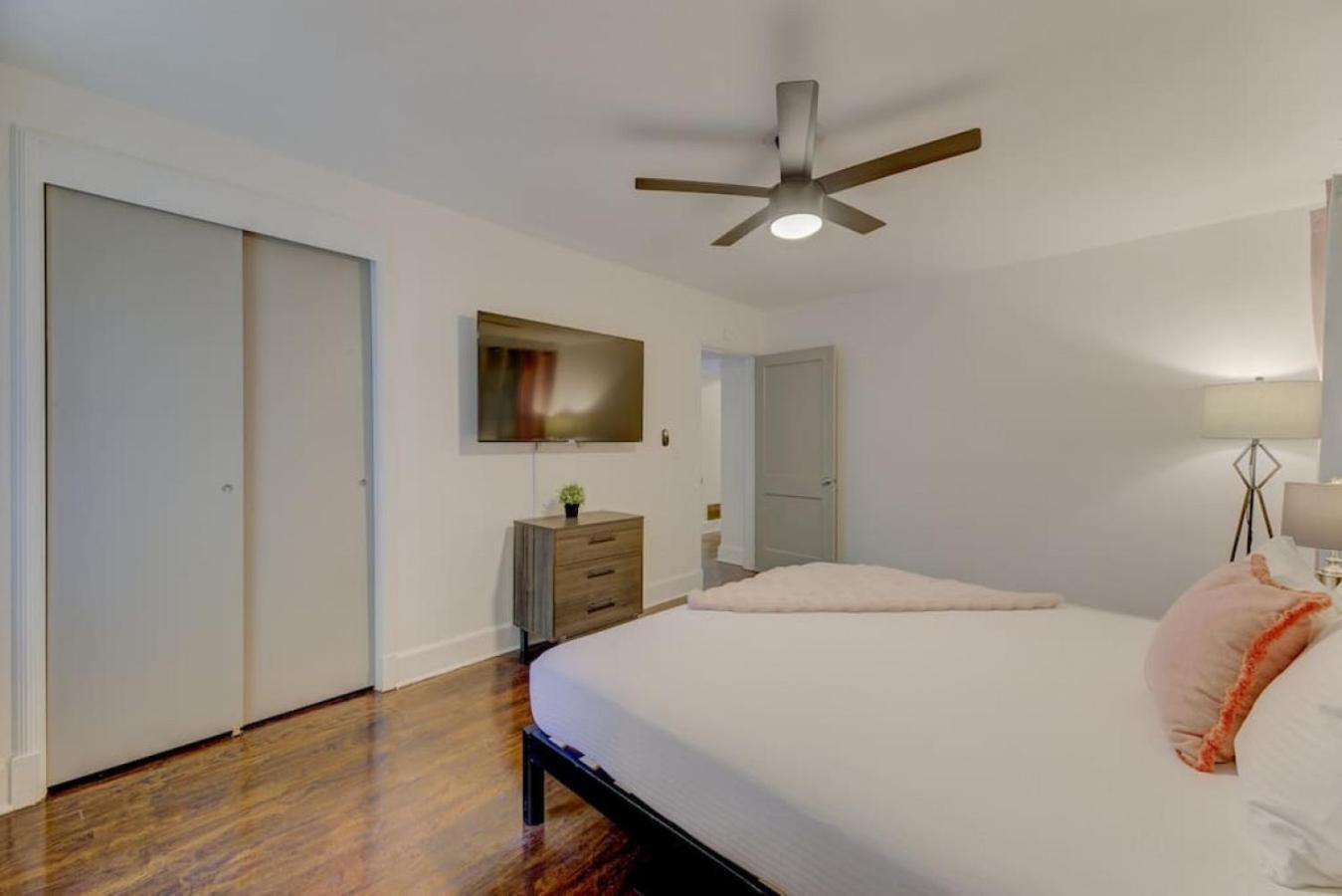 Homey 3bd Columbian Getaway Apartment *