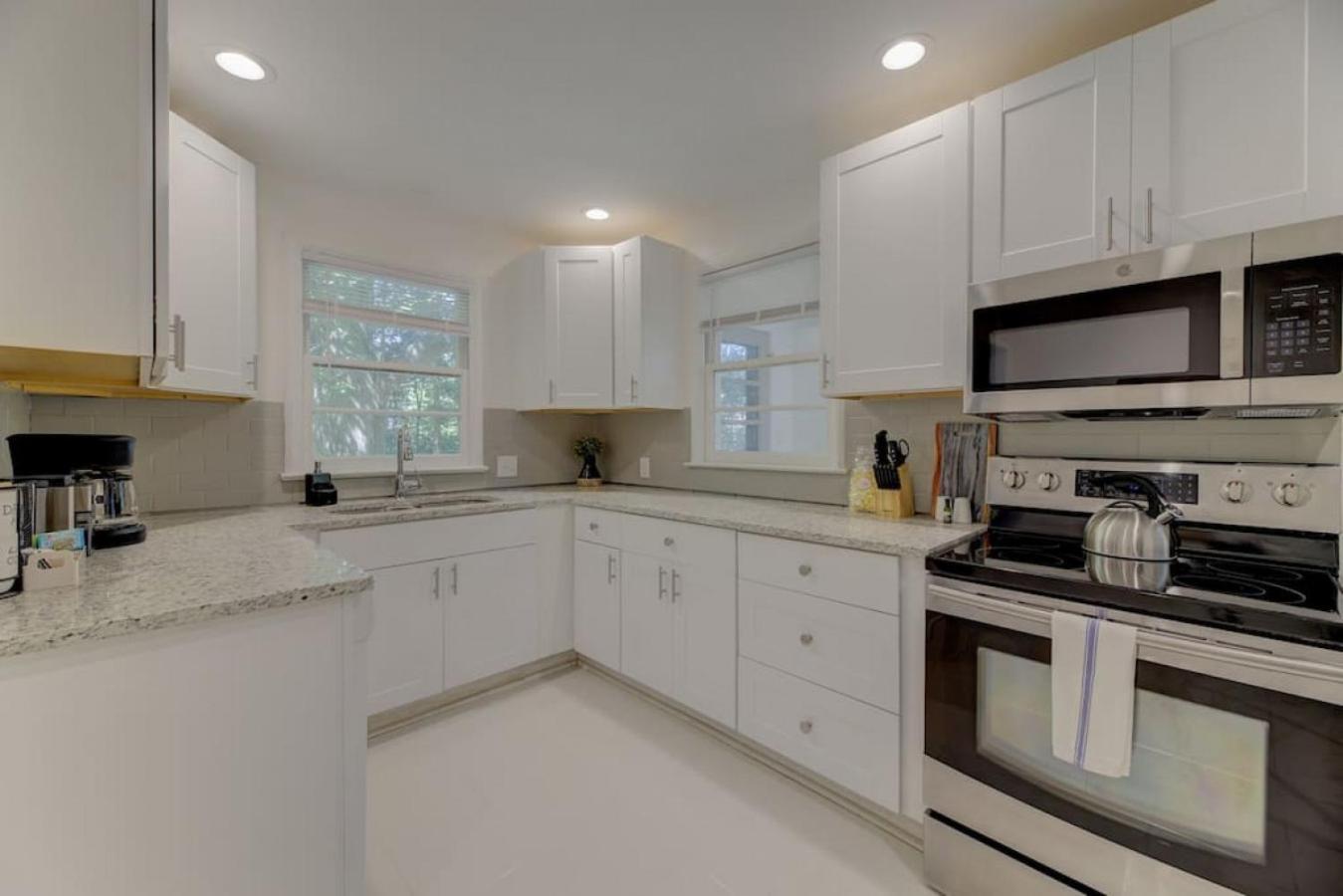Apartment Homey 3bd Columbian Getaway *