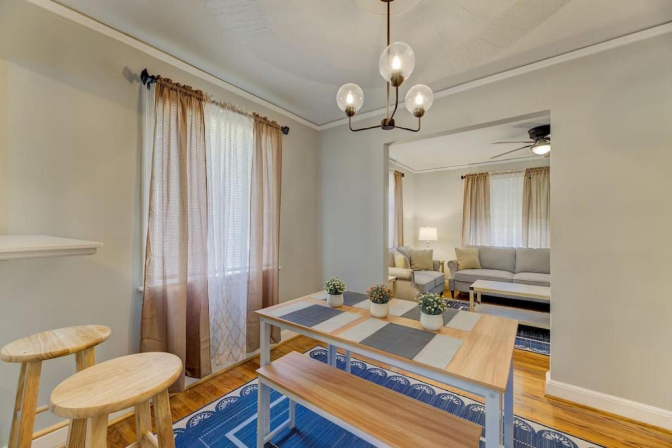 Updated Columbian Holiday home Columbia