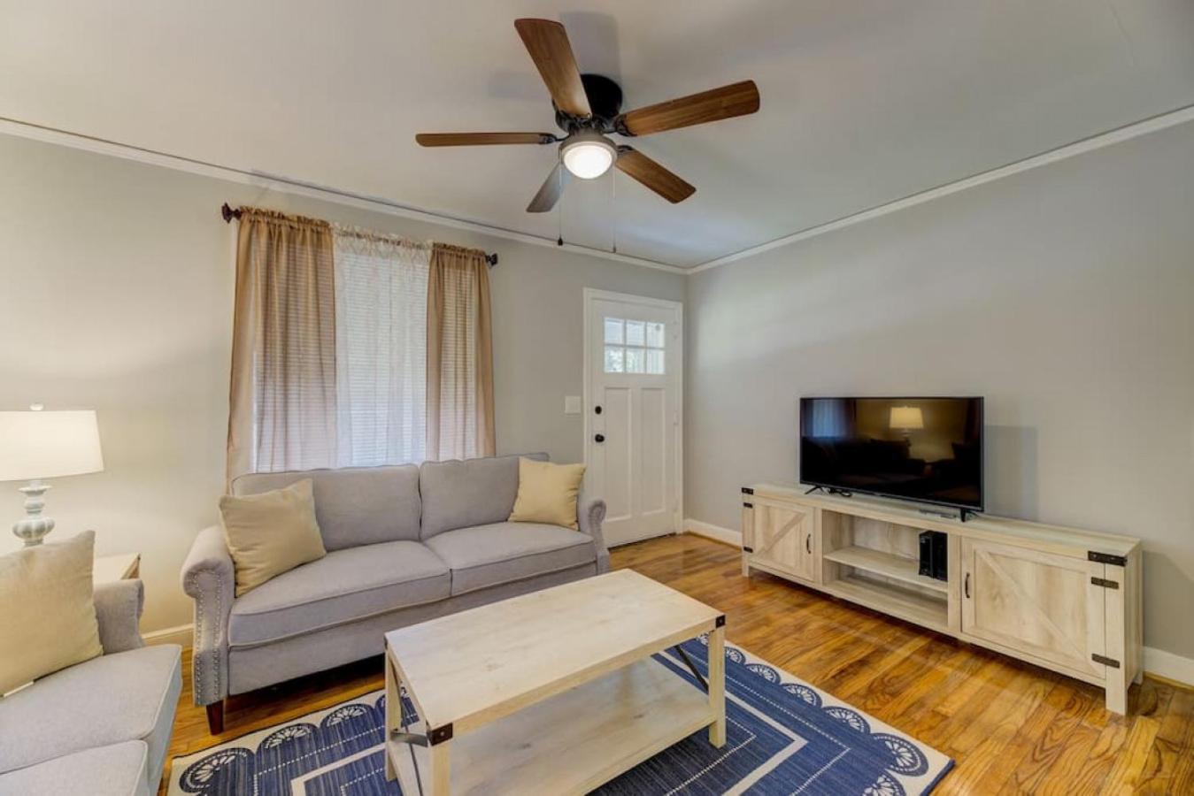 Updated Columbian Holiday home Columbia