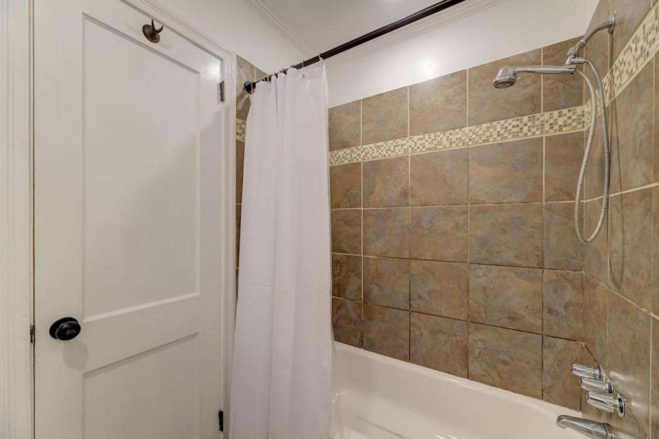 Lounge On Lincoln-pet Friendly Holiday home