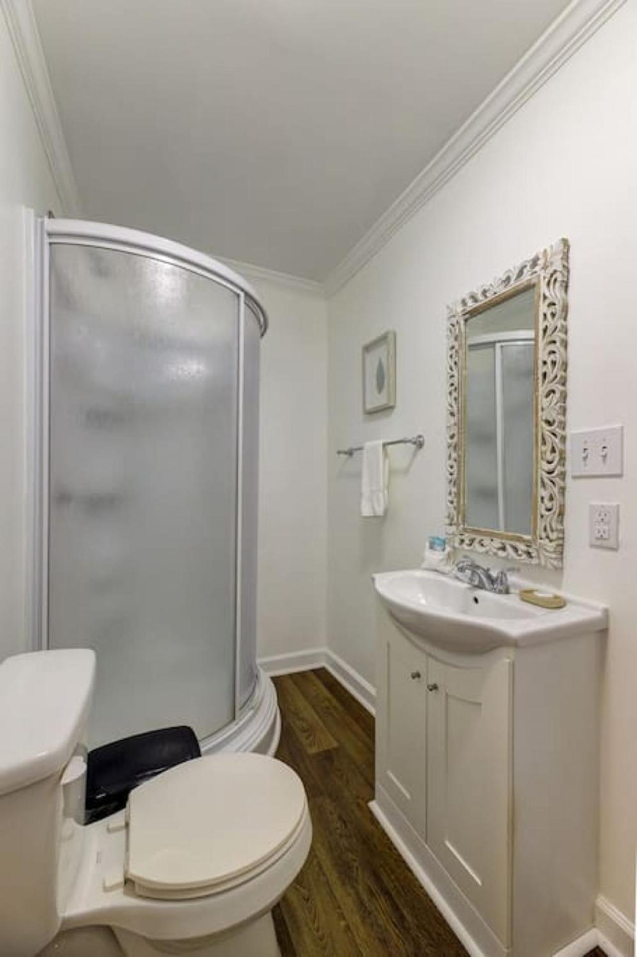 Lounge On Lincoln-pet Friendly