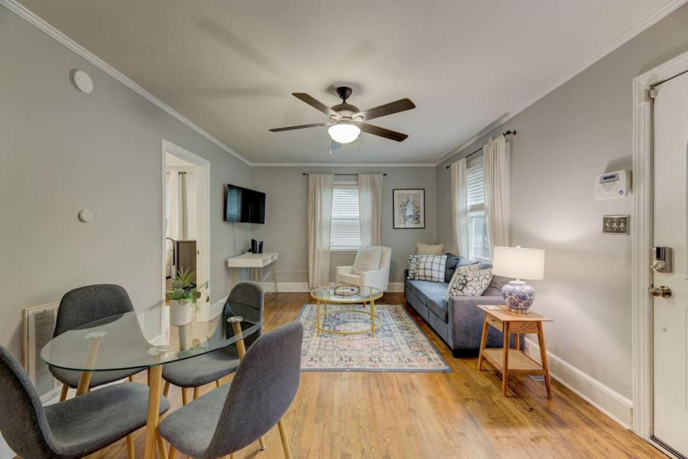Lounge On Lincoln-pet Friendly *