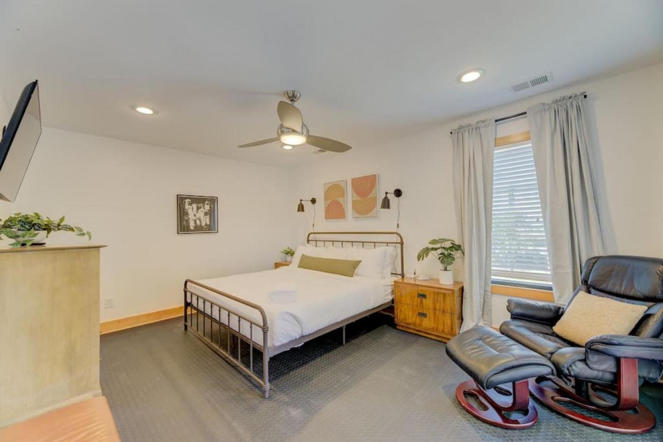 The Workspace Warehouse Holiday home Columbia