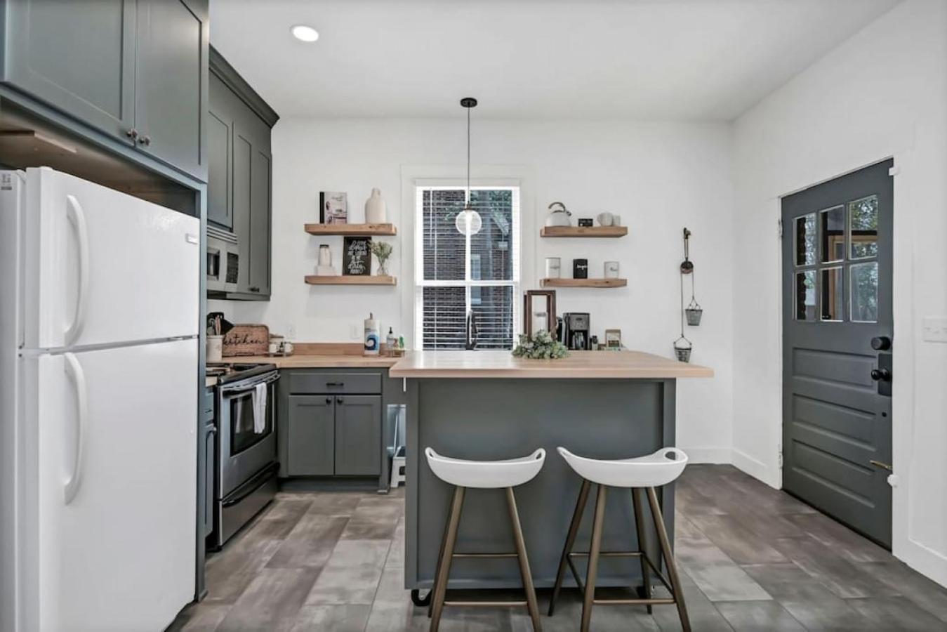 Apartment Downtown Farm Charm