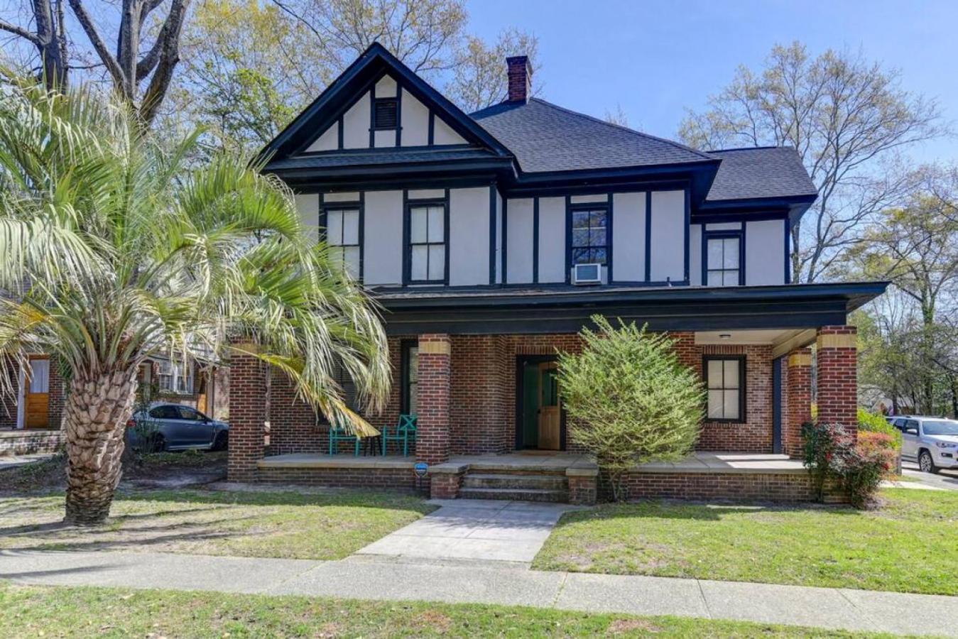 Downtown Farm Charm Apartment Columbia