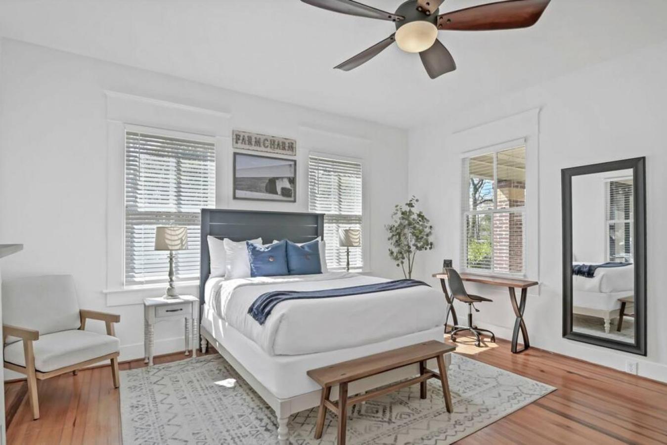 Apartment Downtown Farm Charm *