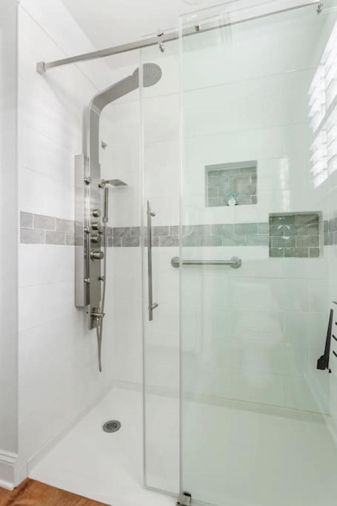 Lush 4br On Lincoln *