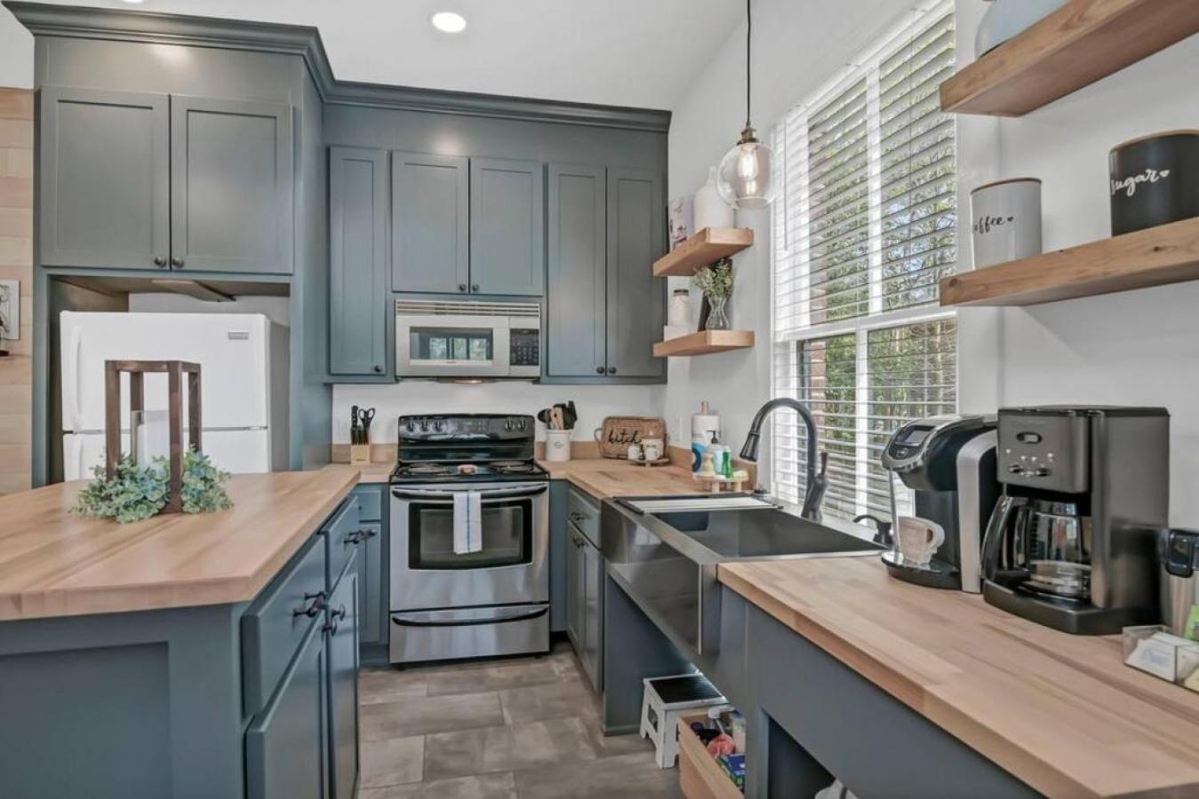 Downtown Farm Charm Apartment Columbia