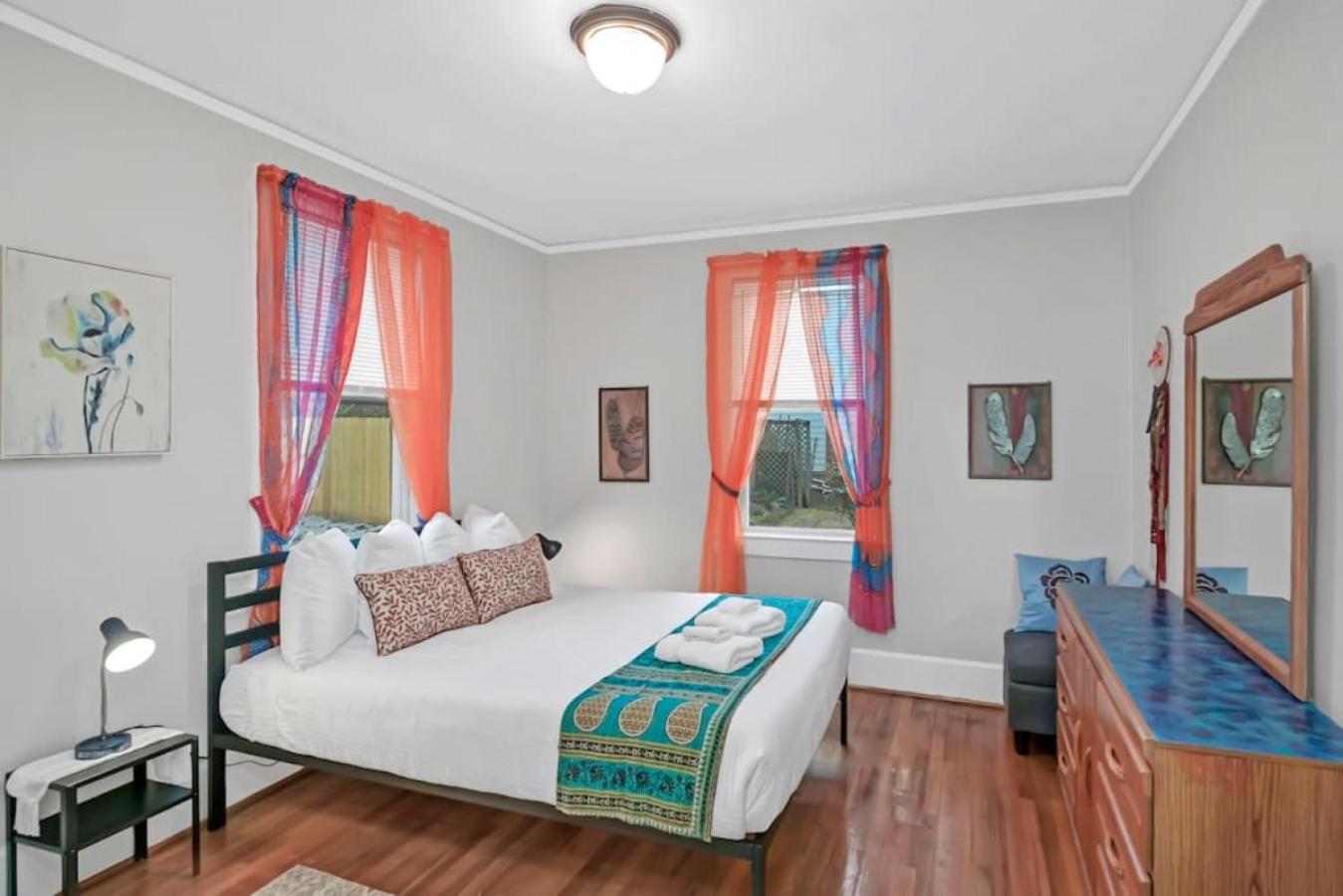 Holiday home Unique 3br - Sleeps 6 *