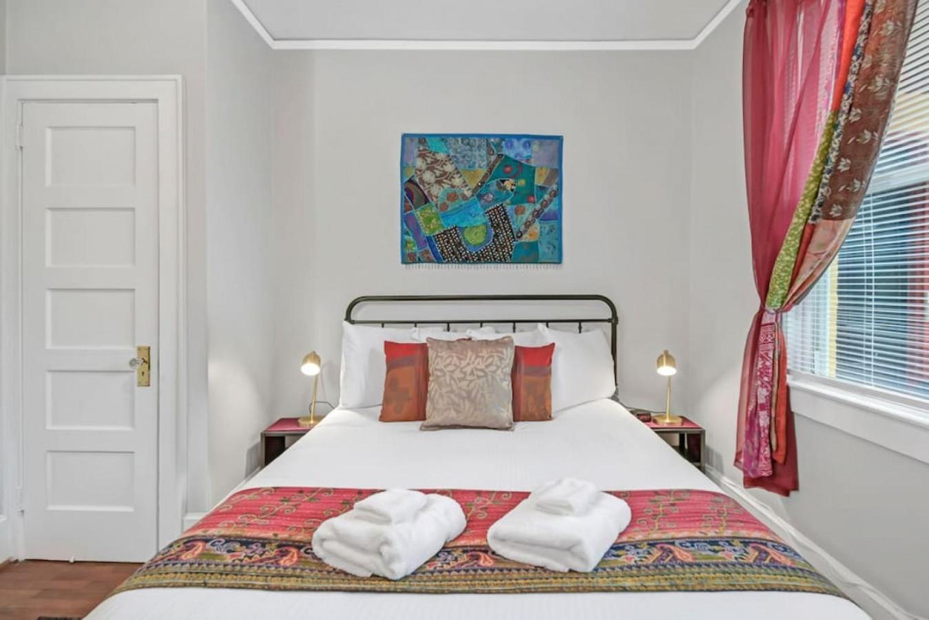 Unique 3br - Sleeps 6
