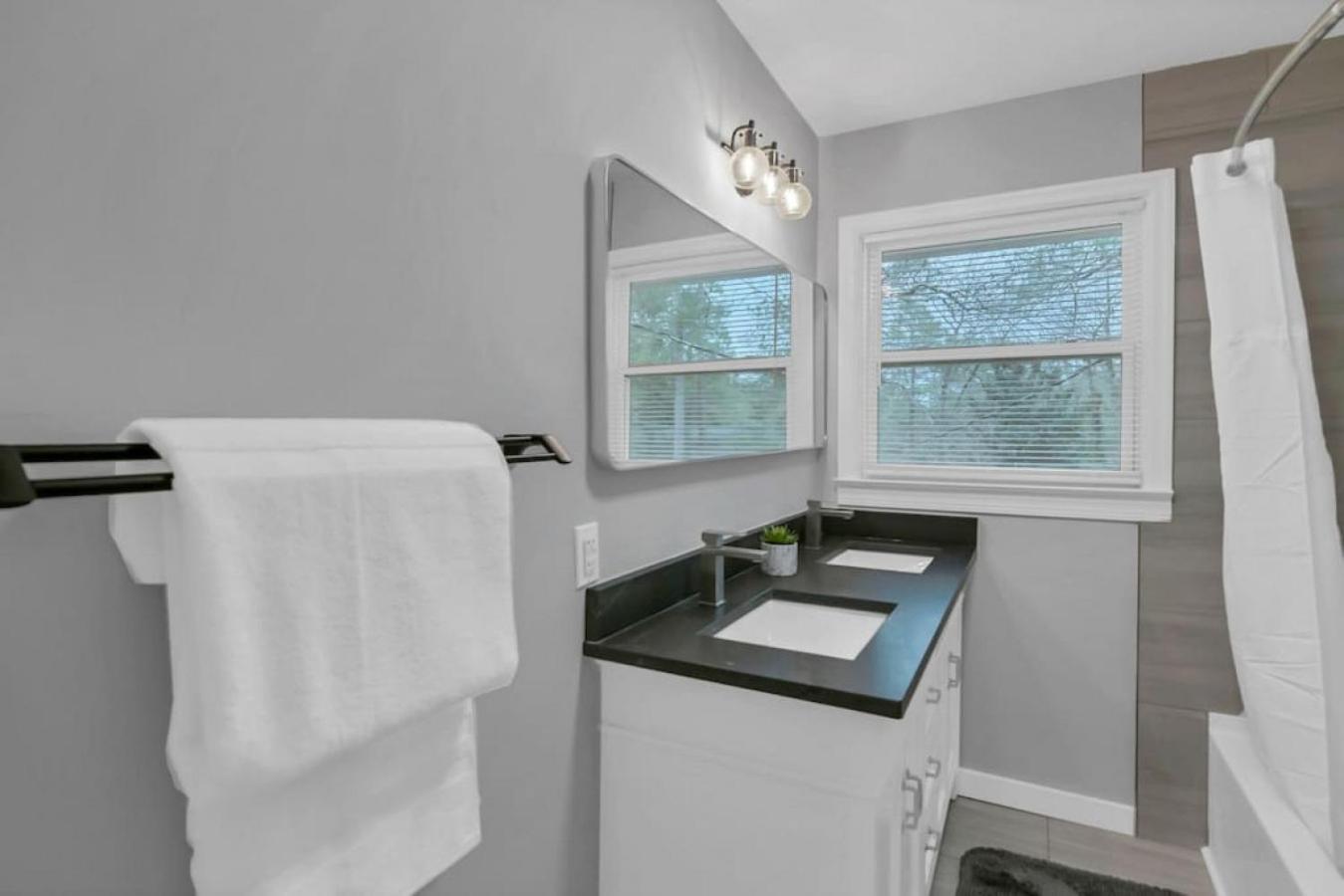 Pristine 3br-centrally Located Columbia