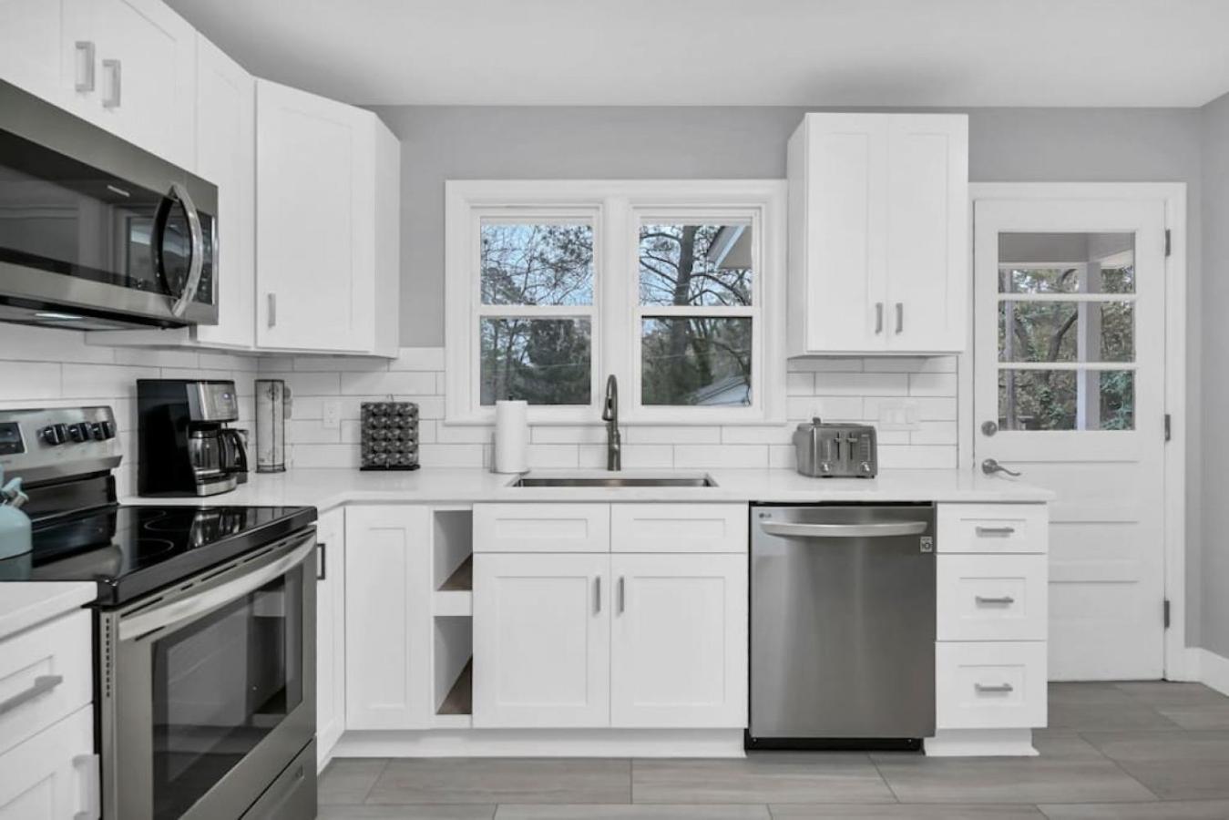 Pristine 3br-centrally Located Holiday home