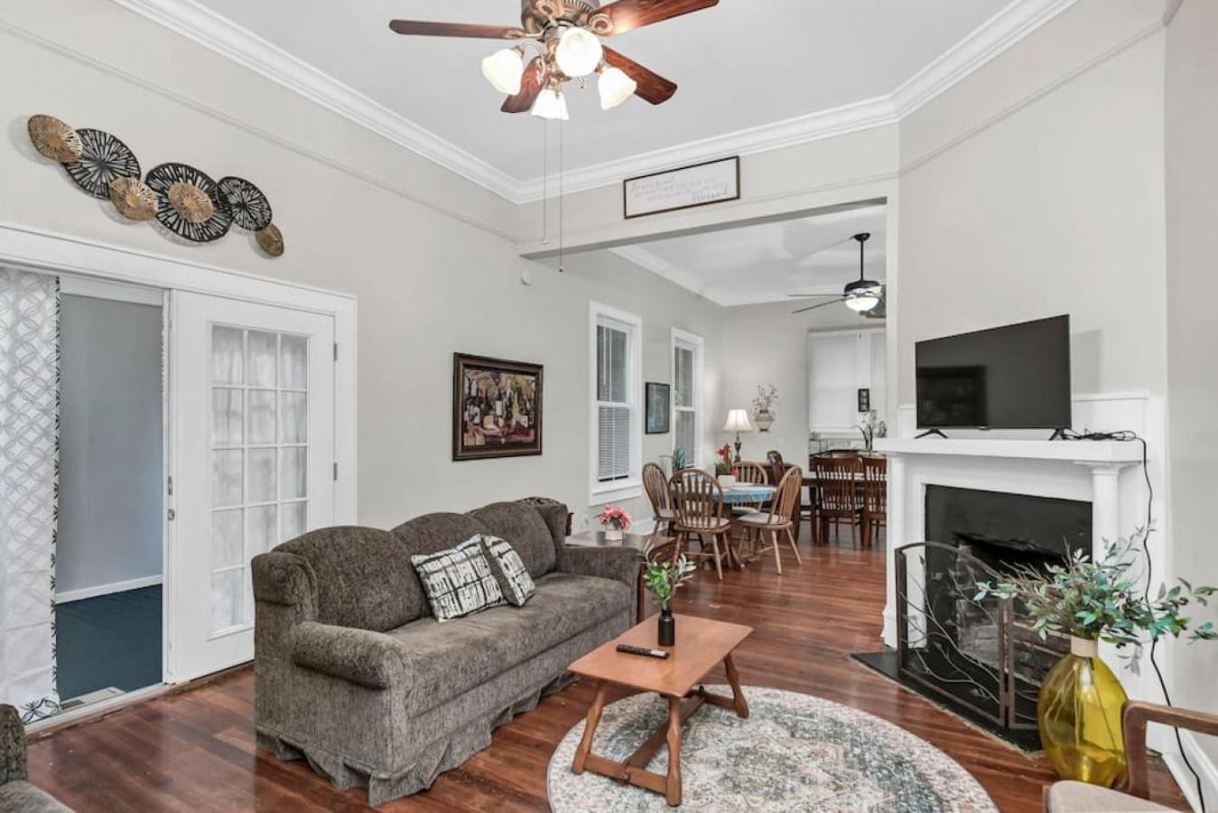 Spacious 5br - Pet Friendly Holiday home