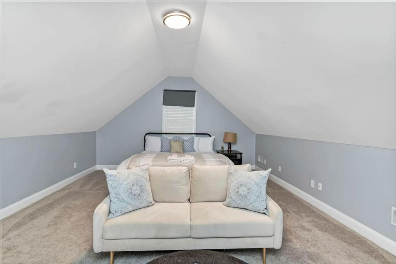 Spacious 4br With Loft Bedroom Holiday home *