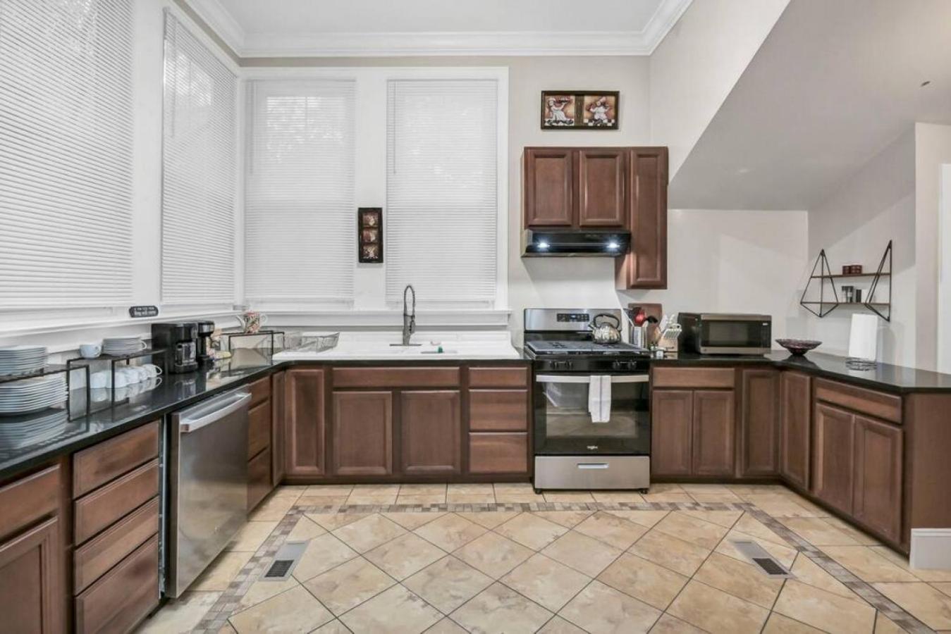 Spacious 5br - Pet Friendly * Columbia