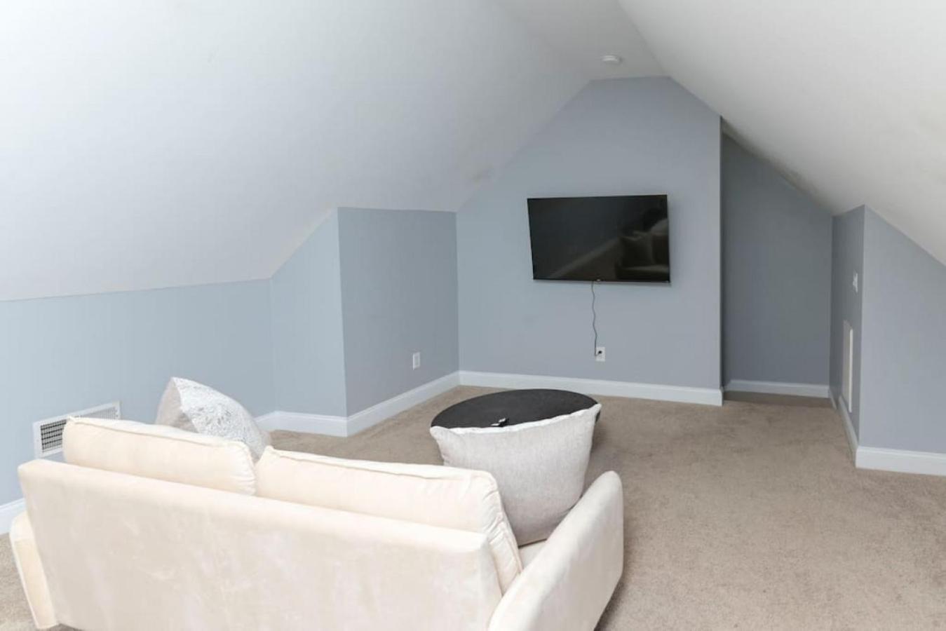 Holiday home Spacious 4br With Loft Bedroom