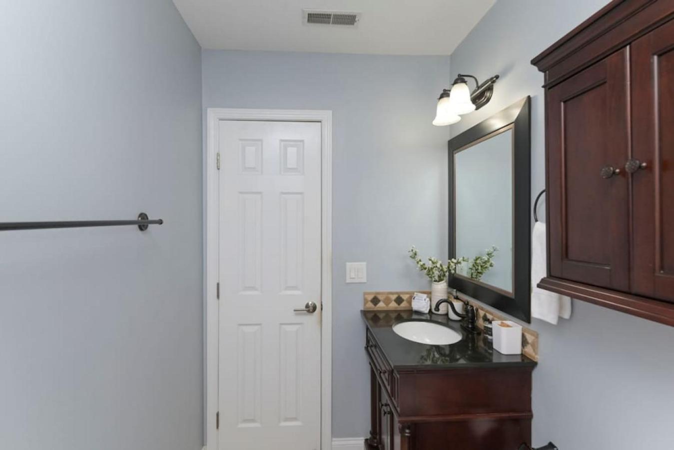 Spacious 4br With Loft Bedroom Holiday home Columbia