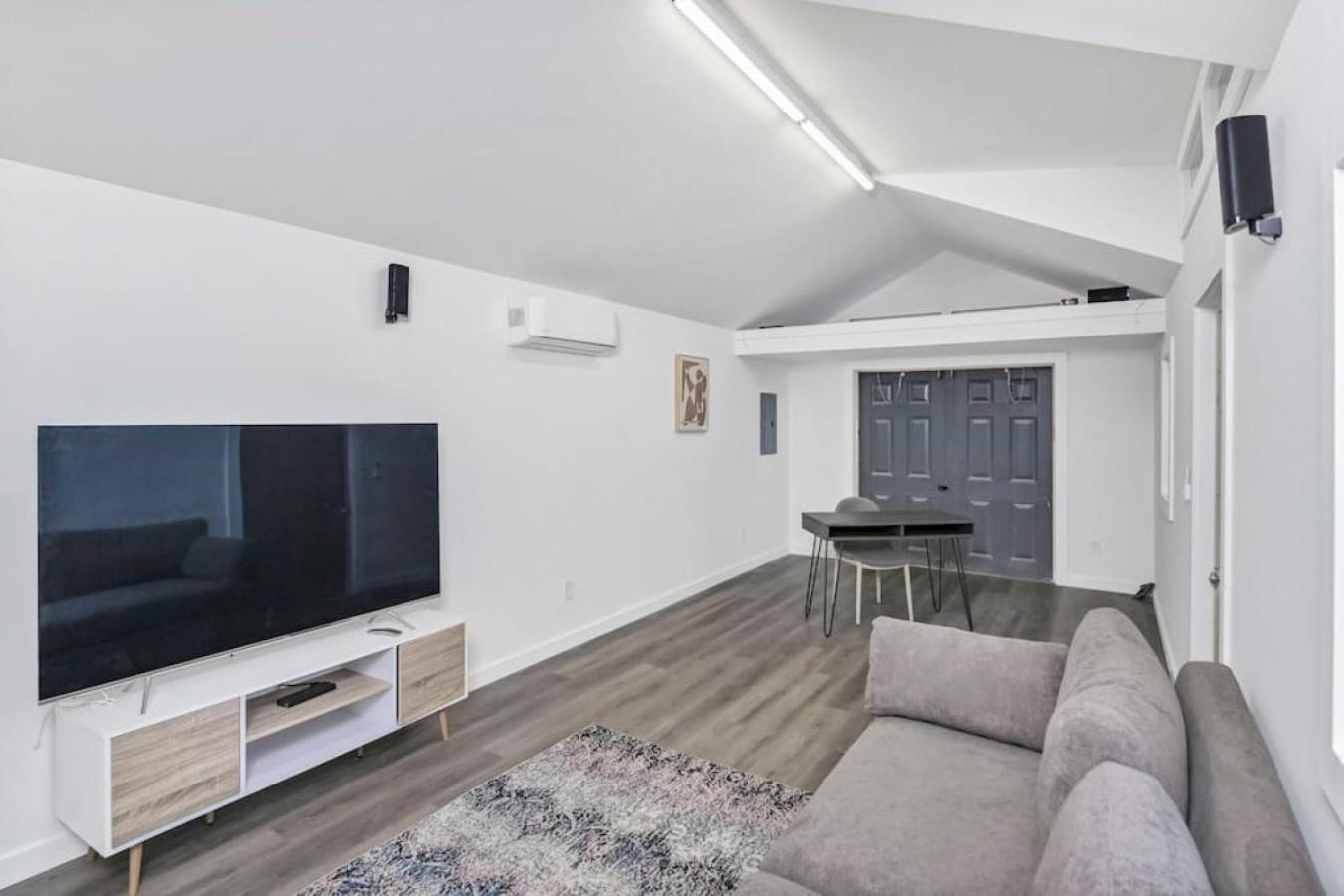 Spacious 4br With Loft Bedroom Holiday home