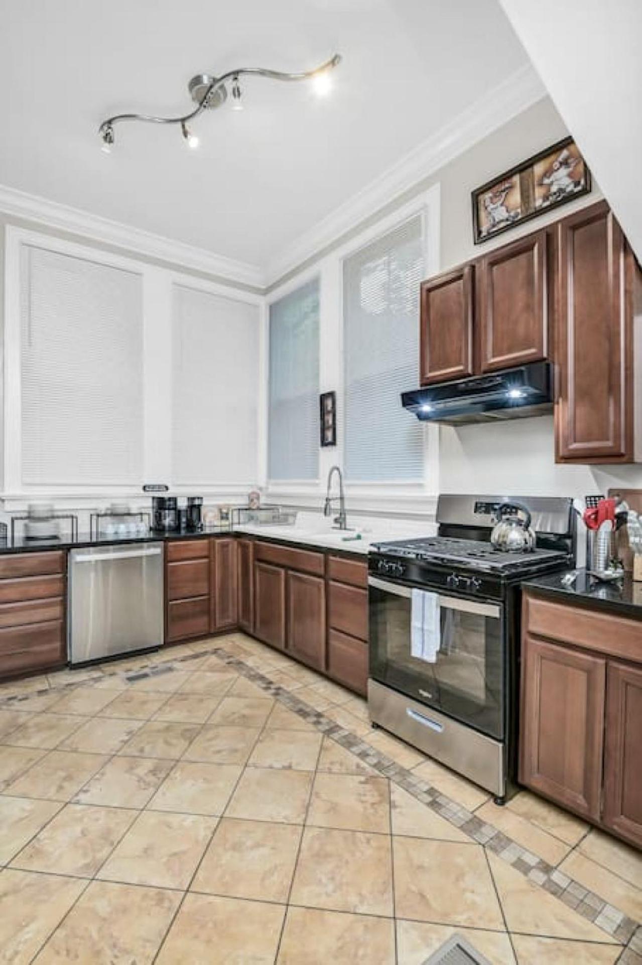 Spacious 5br - Pet Friendly *