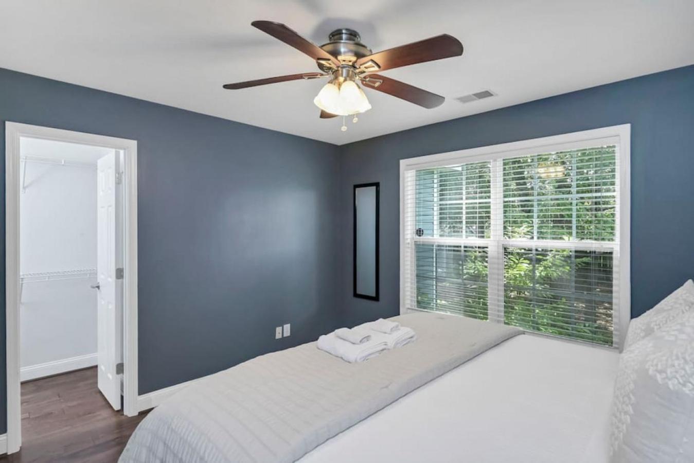 Spacious 4br With Loft Bedroom * Columbia