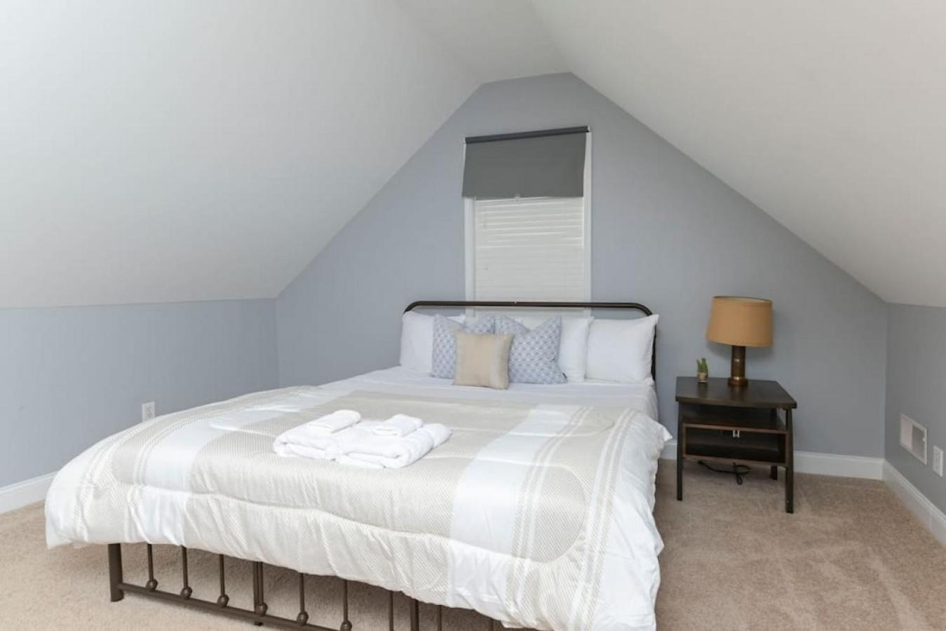 Spacious 4br With Loft Bedroom Holiday home