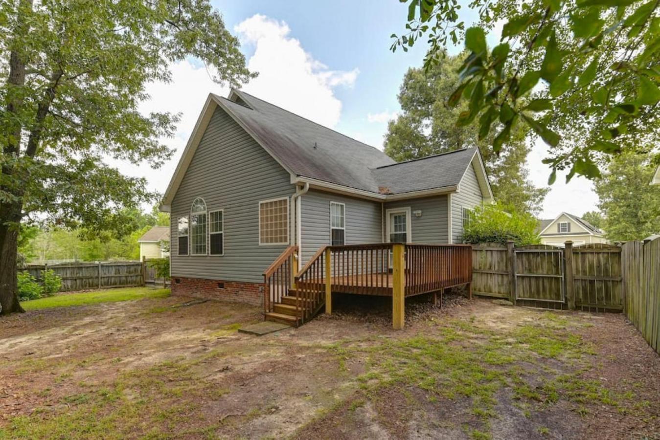 Spacious 4br With Loft Bedroom Holiday home