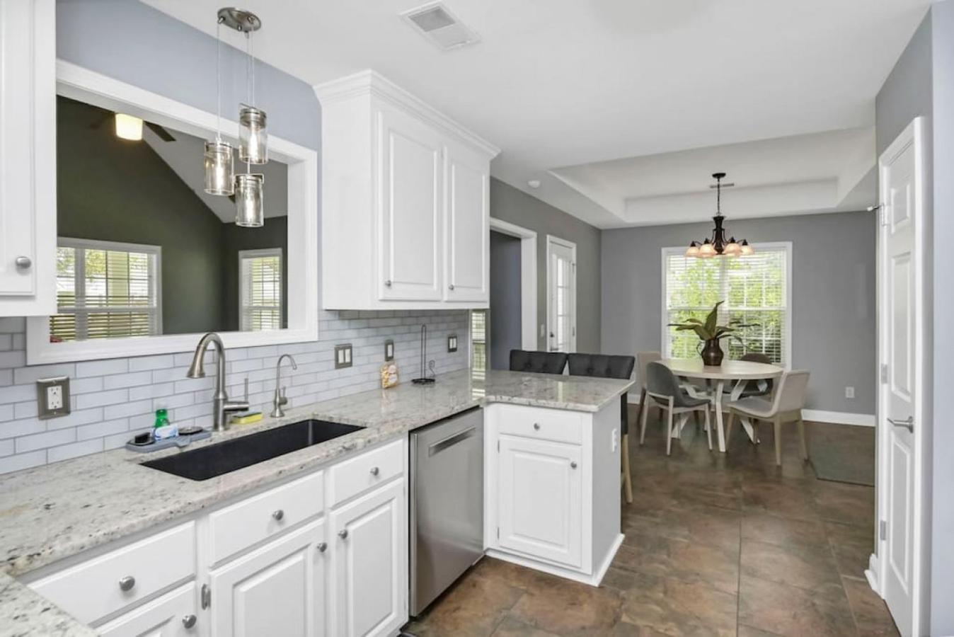 Spacious 4br With Loft Bedroom Columbia