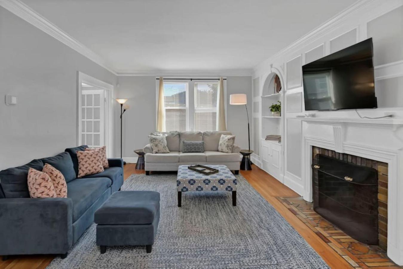 Spacious On Gervais - 4br