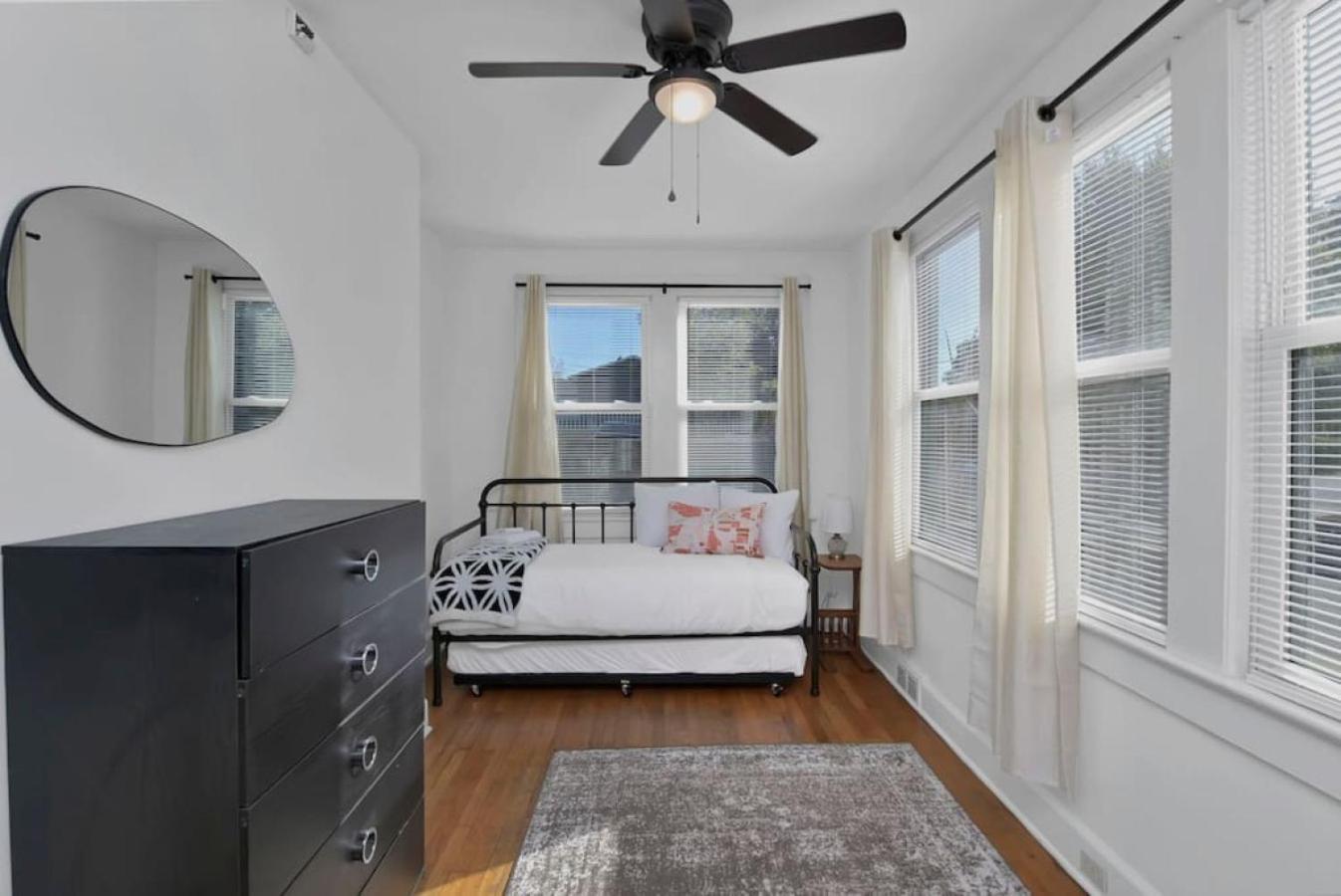 Spacious On Gervais - 4br *