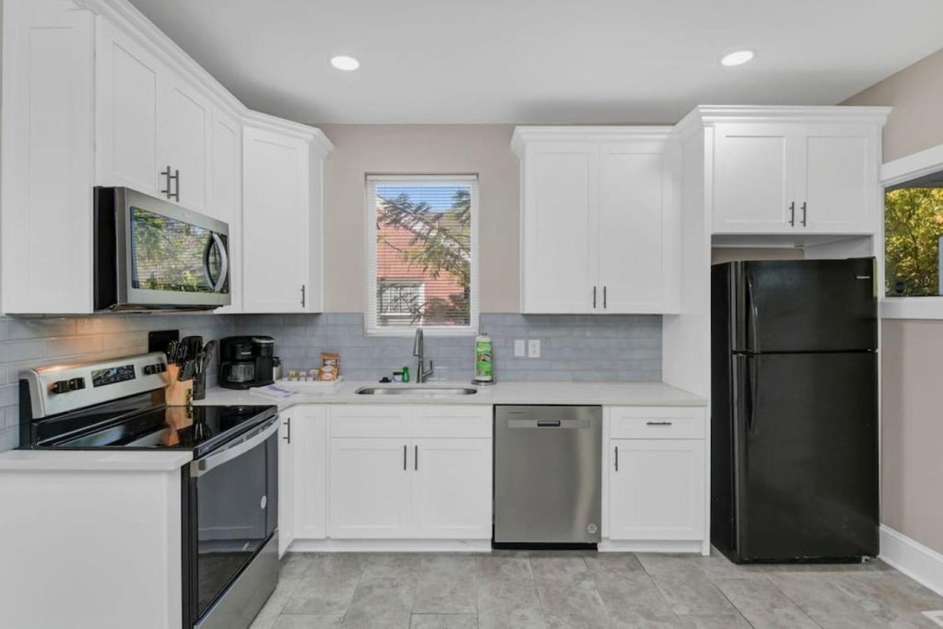 Spacious On Gervais - 4br Holiday home