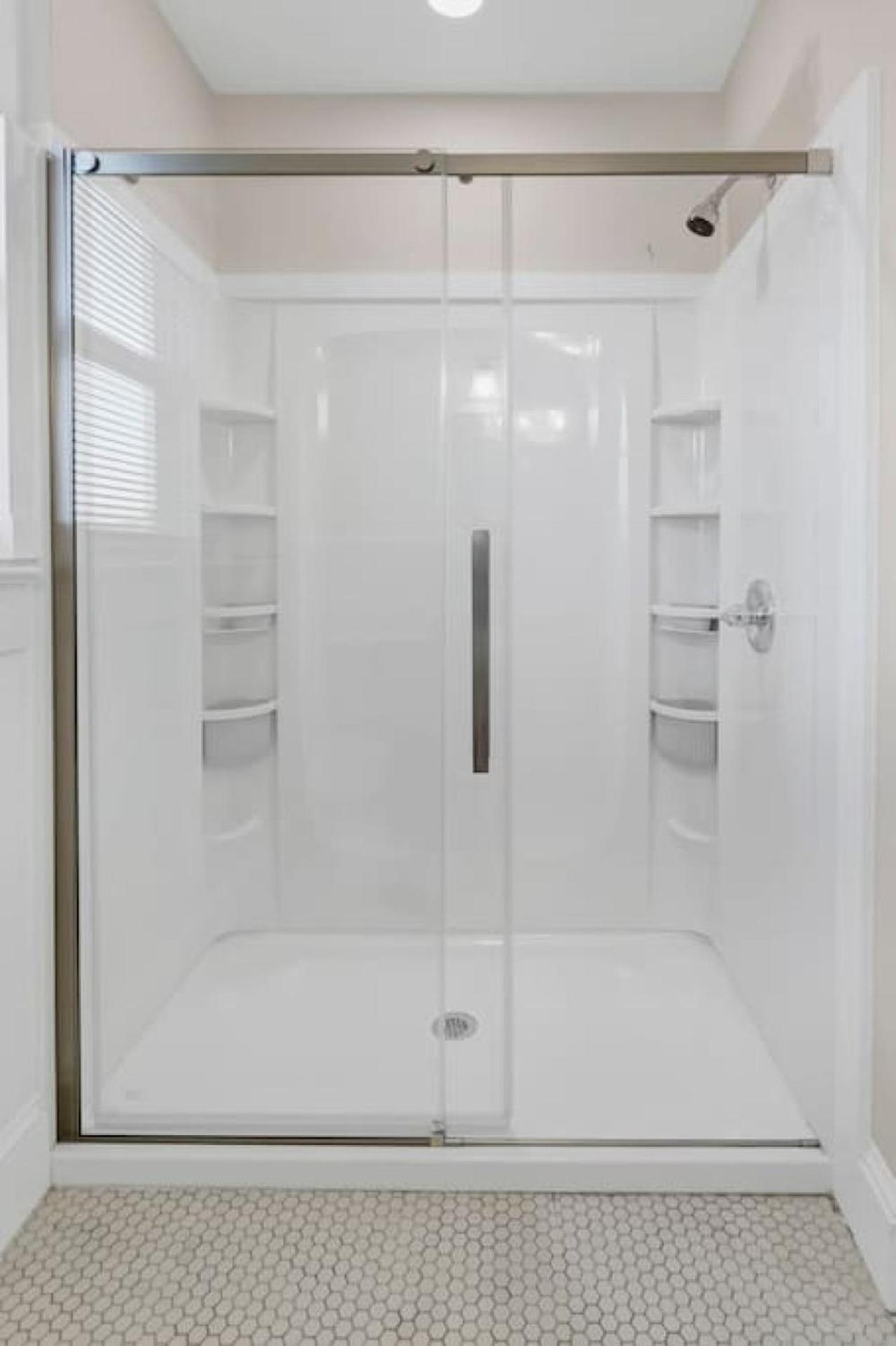 Spacious On Gervais - 4br *