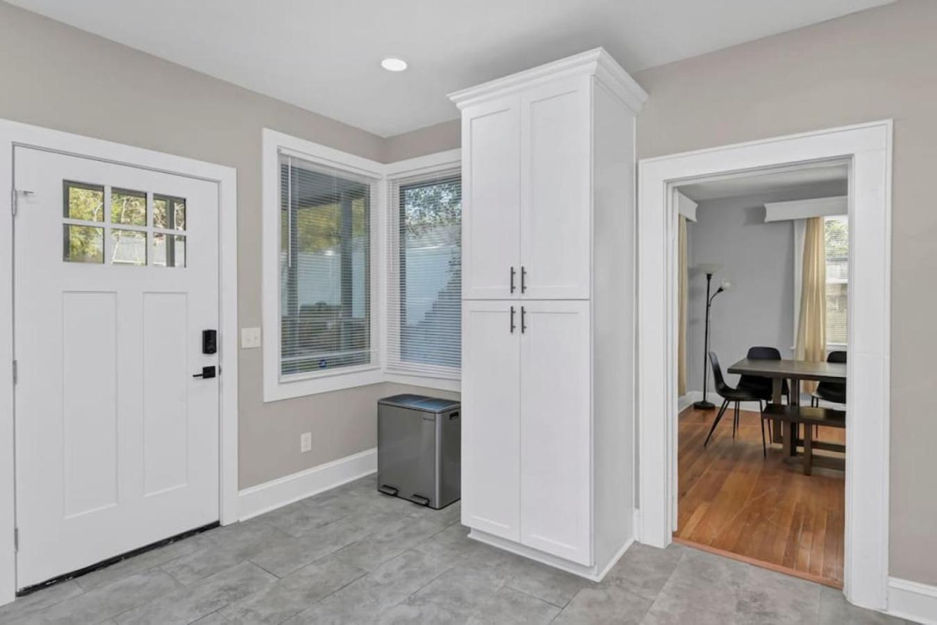 Spacious On Gervais - 4br
